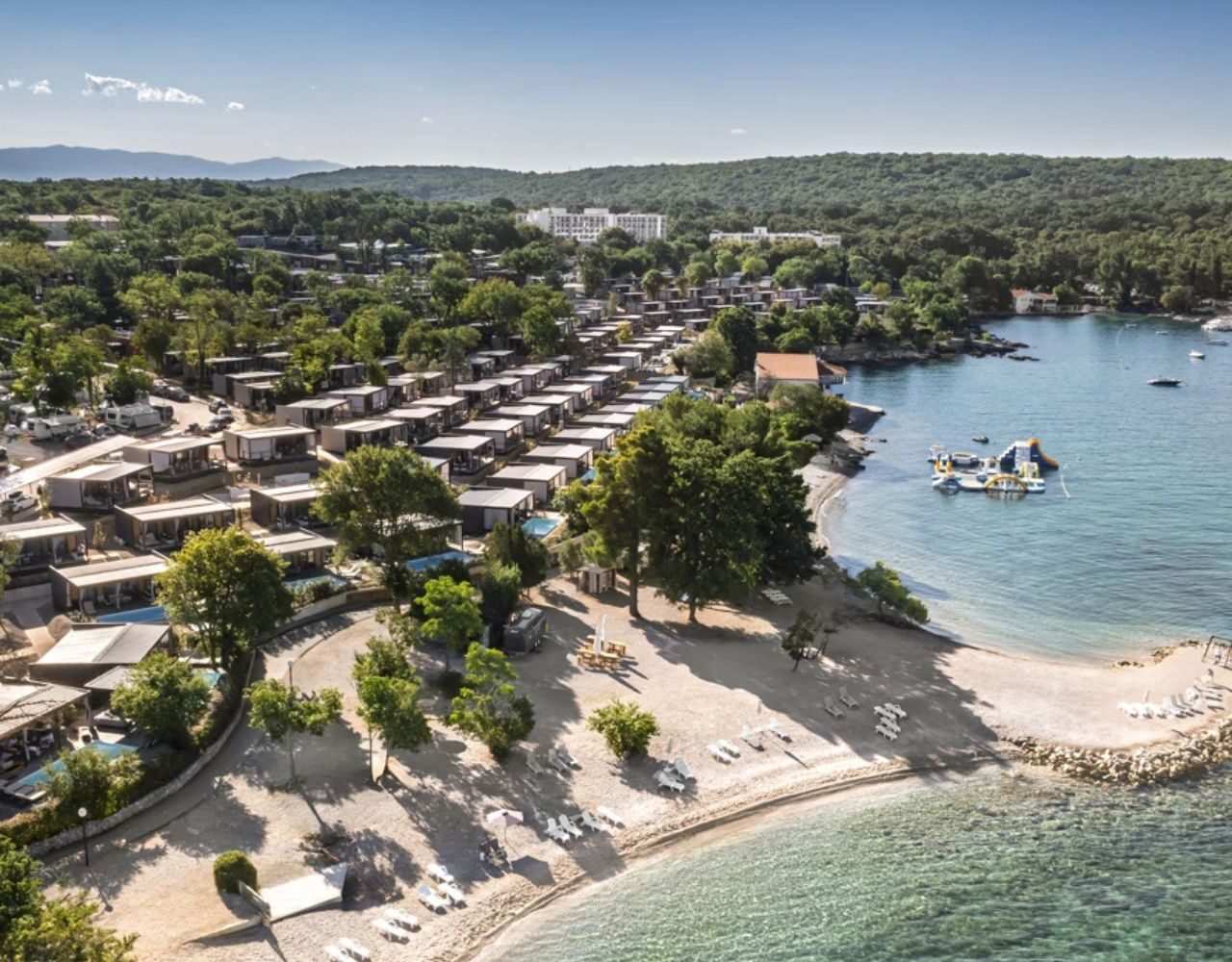https://primatravel.si/wp-content/uploads/2026/01/primatravel_naslovna_mobilne_hisice_aminess_atea-1280x1000.jpg